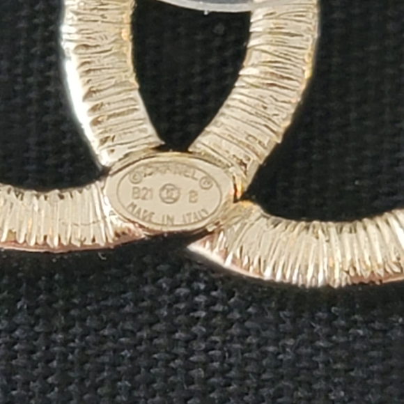 🦋Chanel🦋 CC Stud Earrings - Picture 7 of 10